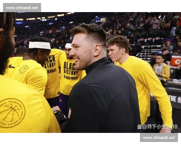 伤兵满营仍破敌！无詹无东契奇，里夫斯 51 分助湖人客场奏凯