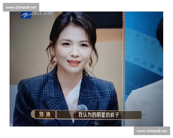 刘涛余宇涵隔空送扇形蛋糕，为颜安庆生太暖心